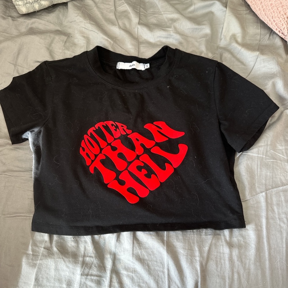 Adika hotter than hell cropped tee